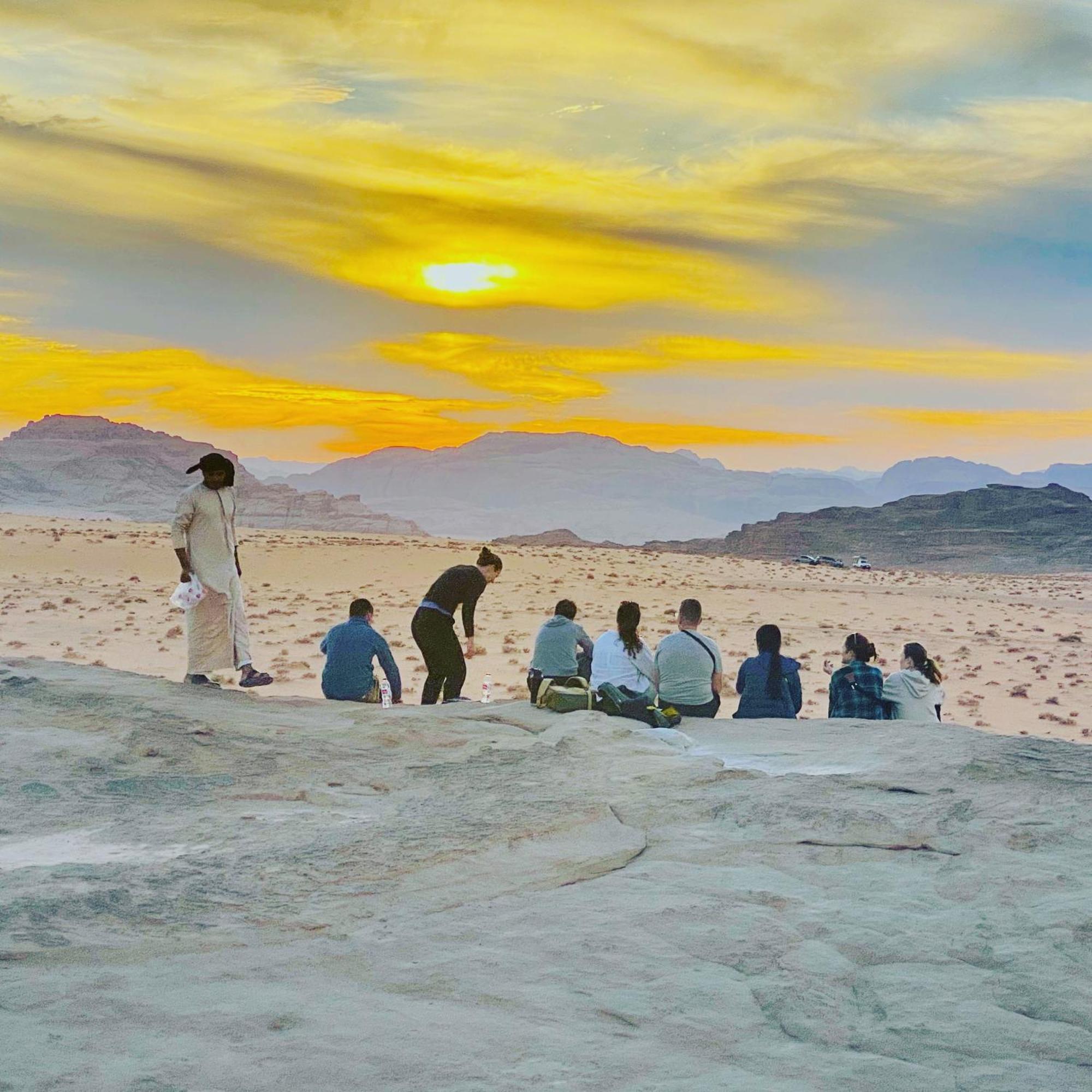 Bed and Breakfast Bedouin Memories Camp Wadi Rum Exterior foto